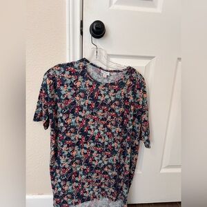 Minnie Mouse Lularoe t-shirt.  Perfect with leggings.